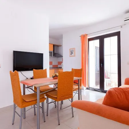 Apartments Helena Lopar Exterior photo