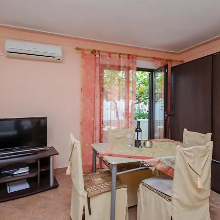 Apartments Helena Lopar Exterior photo