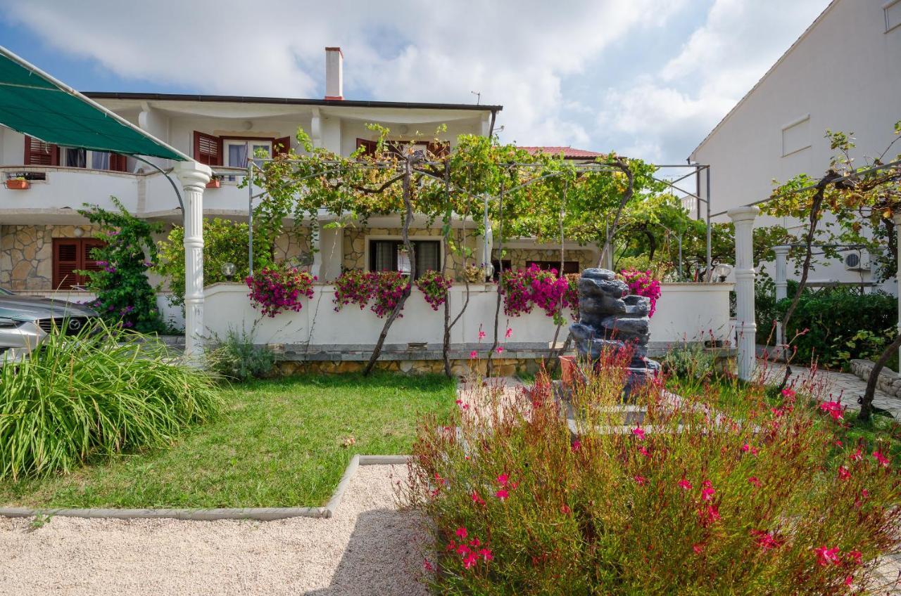 Helena Apartment Lopar