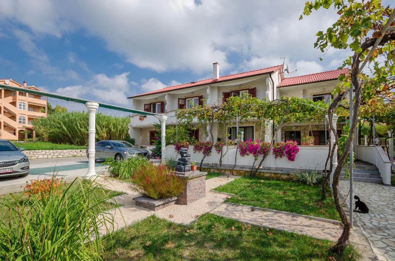 Helena Apartment Lopar